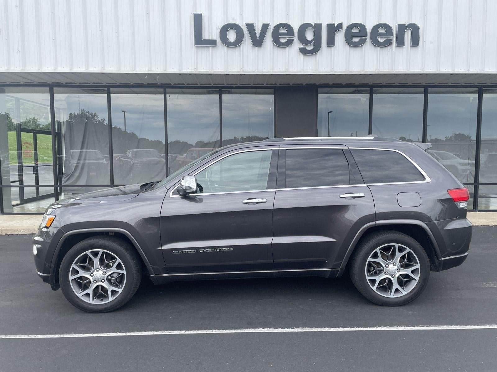 2020 Jeep Grand Cherokee Overland in Granite Crystal Metallic Clearcoat — front three-quarter view