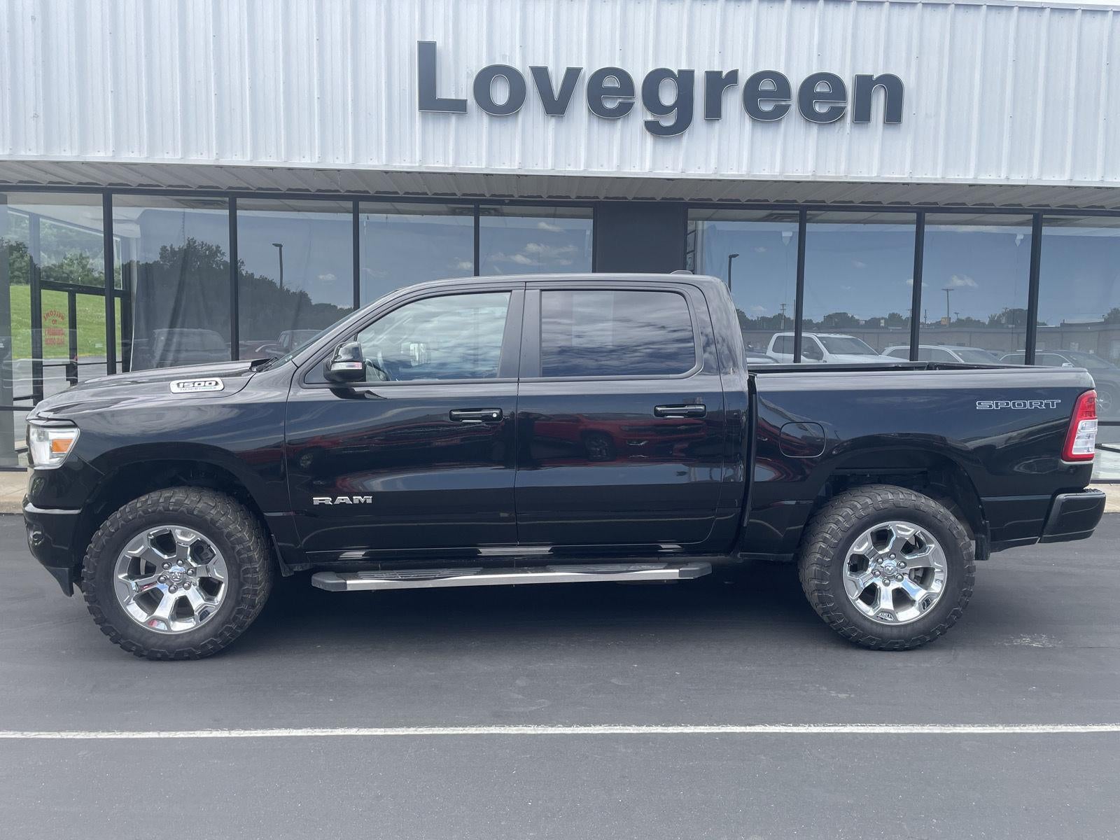 2022 RAM 1500 Big Horn in Diamond Black Crystal Pearlcoat — front three-quarter view