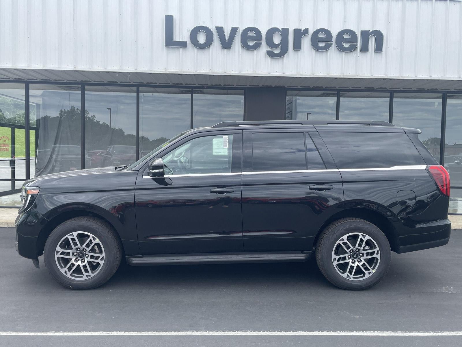 2026 Ford Expedition Active in Agate Black — front three-quarter view