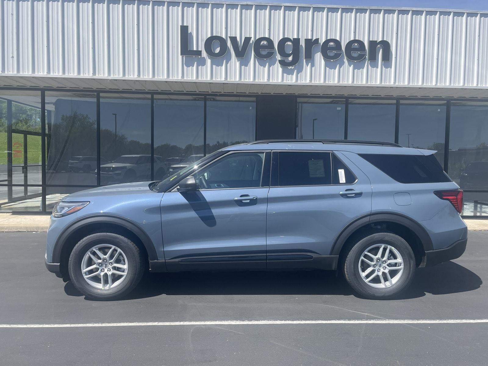 2026 Ford Explorer Active w/200A Pkg in Vapor Blue Metallic — front three-quarter view