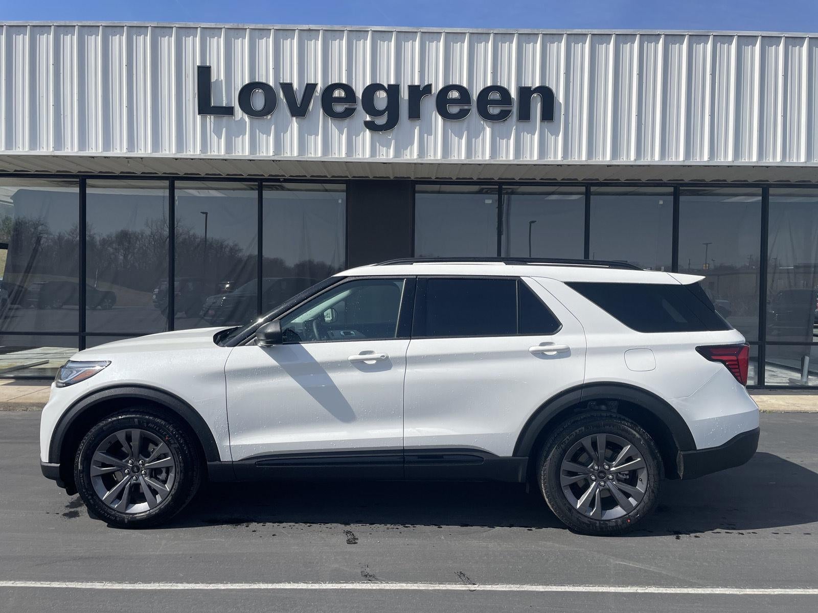 2026 Ford Explorer Active w/200A Pkg in Star White Metallic Tri-Coat — front three-quarter view