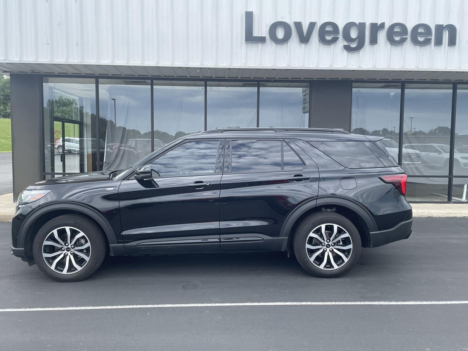 2025 Ford Explorer ST-Line in Agate Black — front three-quarter view